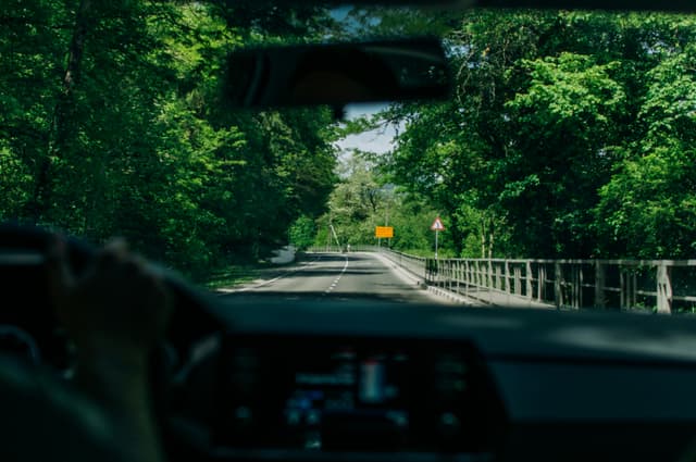 Cara Menghemat Bahan Bakar Saat Mobil Berisi Penuh Penumpang